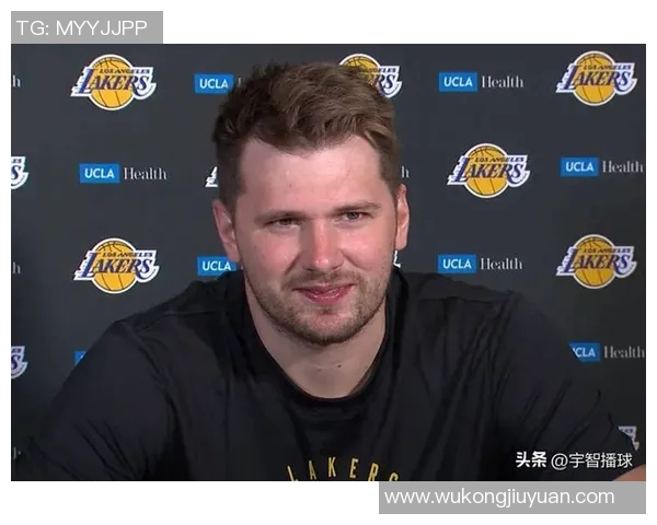 东契奇赛后采访爆金句,引全场大笑 东契奇赛后采访爆金句,引全场大笑